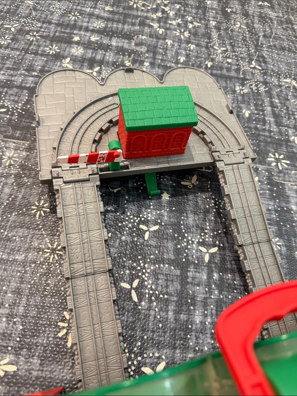 Thomas Take-n-Play Knapford Station Set - Picture 4 of 9